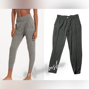 Vuori Lux Harem Joggers size Medium Dark Grey